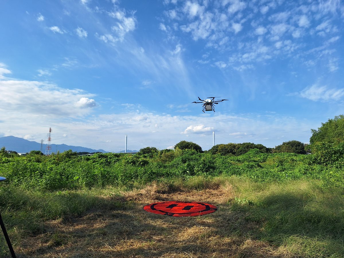 DrN-25 completing a landing on outdoor terrain
